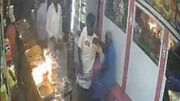 அடுமனை மீது பெட்ரோல்
குண்டு வீசியவா் கைது