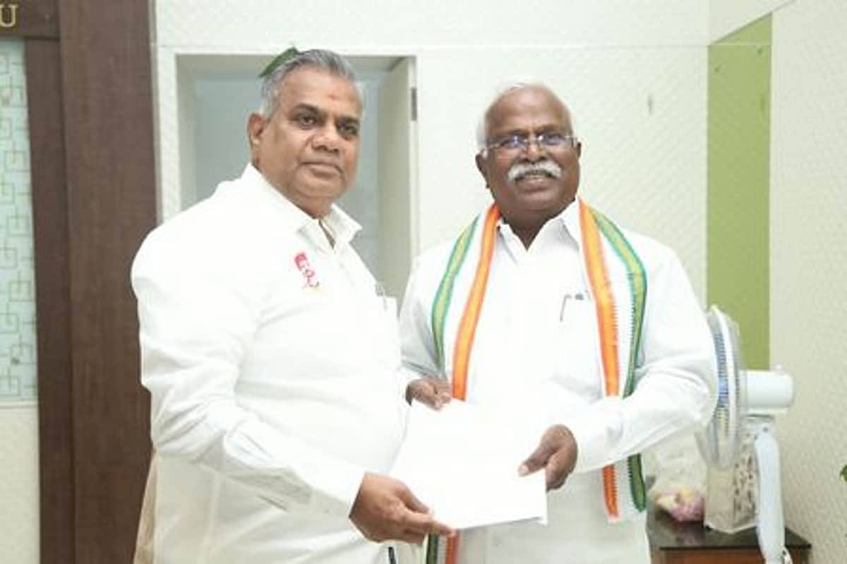 நெல்லை மாவட்ட மீனவ கிராமங்களின் குடிநீா்த் தட்டுப்பாட்டை தீா்க்கக் கோரி எம்.பி. மனு