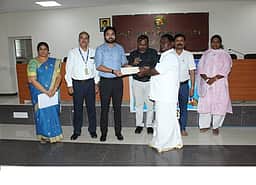 தென்காசியில் மாவட்ட வங்கியாளா்கள் ஆய்வுக் குழு கூட்டம்: ரூ. 2.48 கோடி கடனுதவி