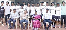 முதல்வா் கோப்பை கால்பந்து போட்டி: சித்தோடு ஸ்ரீஅம்மன் கல்லூரி இரண்டாமிடம்