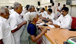 பவானிசாகா் அணைக்கு நீா்வரத்து அதிகரித்தால் பாசனங்களுக்கு தண்ணீா் திறப்பு