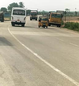 திருவள்ளூா்: சென்னை-திருப்பதி தேசிய நெடுஞ்சாலை விரிவாக்கப் பணியால் சடலம் அடக்கம் செய்ய 12 கி.மீ. செல்லும் நிலை