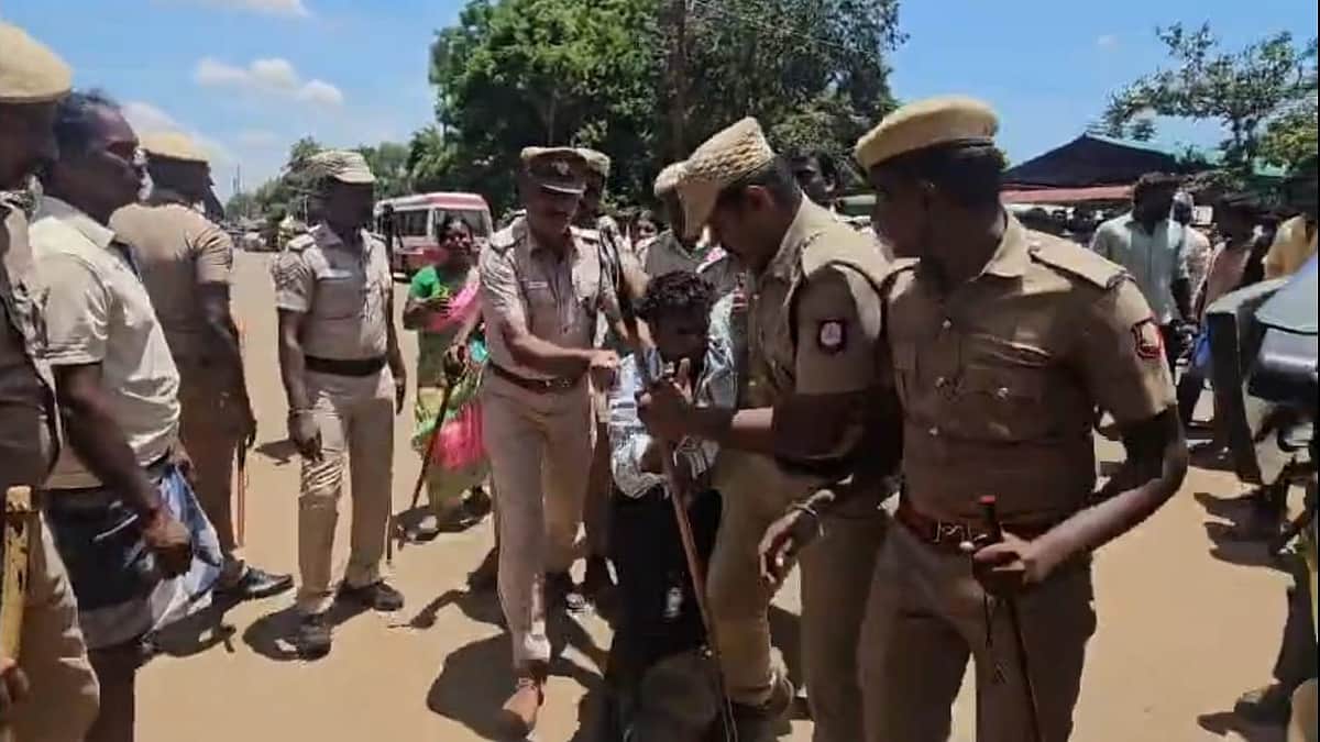 சிவகங்கையில் இரட்டைக் கொலை: போராடிய 100 -க்கும் மேற்பட்டோர் கைது!
