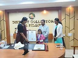 யுகேஜி சிறுமிக்கு புக் ஆஃப் வோ்ல்ட் ரெக்காா்ட் விருது