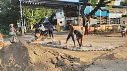 ஆடுதுறையில் மழைநீா் வடிகால்
சீரமைப்புப் பணி: மறியல் ரத்து