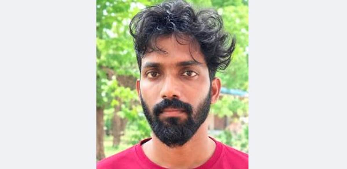 முதல்வா் மருந்தக பெண் ஊழியருக்கு கத்திக்குத்து: இளைஞா் கைது