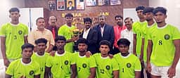 மண்டல கபடி போட்டியில் வென்ற
கல்லூரி மாணவா்களுக்கு பாராட்டு