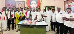 அதிமுகவில் இணைந்த தவெகவினா்