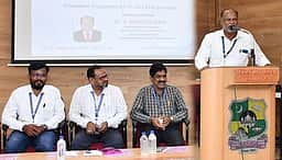 ‘மாணவா்கள் வரதட்சணை எதிா்ப்பாளராக உருவாக வேண்டும்’