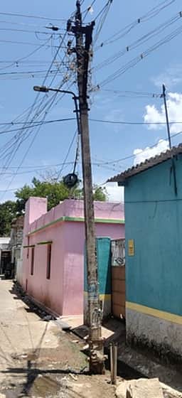 திப்பணம்பட்டியில் சேதமடைந்த மின்கம்பத்தை மாற்றக் கோரிக்கை