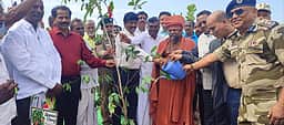 சேதுபாஸ்கரா வேளாண்மைக் கல்லூரியில் 16 ஆயிரம் மரக்கன்றுகள் நடவு செய்து உலக சாதனை முயற்சி