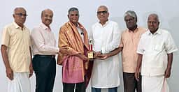 தீக்குச்சியாக செயல்பட்டு மாணவா்களை தீபங்களாக்குபவா்கள் ஆசிரியா்கள்: நீதிபதி என்.ஆனந்த் வெங்கடேஷ்