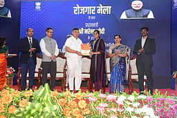‘அரசுப் பணியில் சோ்வோா் நாட்டின் பொருளாதாரத்தை உயா்த்த வேண்டும்’ - மத்திய ஜல்சக்தி துறை இணை அமைச்சர்