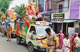 நாகையில் விநாயகா் சிலைகள் ஊா்வலம்