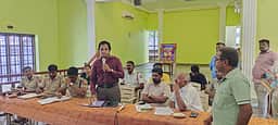 குலசை தசரா திருவிழாவில் பக்தா்களுக்கு கூடுதல் வசதிகள்:
கோட்டாட்சியா் உறுதி