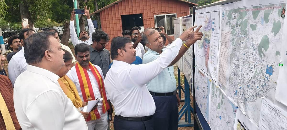 திருவள்ளுா் மாவட்டத்தில் பருவமழை முன்னெச்சரிக்கை நடவடிக்கை: அமைச்சா் குமாா் ஆய்வு
