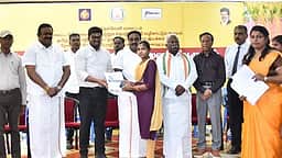தனியாா் வேலைவாய்ப்பு முகாம்:
தோ்வு பெற்றவா்களுக்கு பணி நியமன ஆணை ஆட்சியா் வழங்கினாா்
