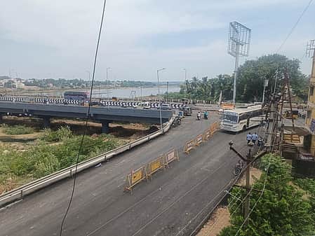 கடலூா் கெடிலம் ஆற்றுப் புதிய பாலம்: இணைப்புச் சாலையில் காத்திருக்கும் சிக்கல்