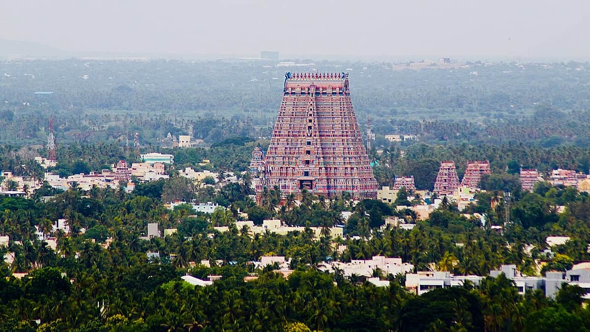 ஸ்ரீரங்கம் கோயிலின் ரூ. 50 கோடி நிலம் மோசடி: திமுக பகுதிச் செயலர் உள்பட 6 போ் மீது வழக்கு