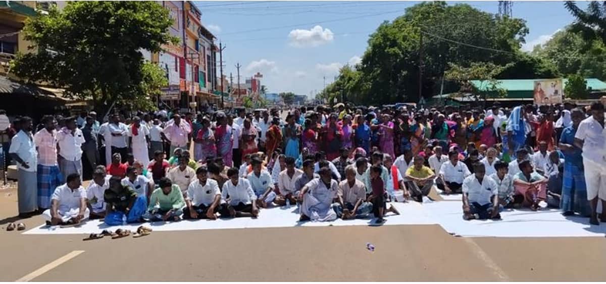 சிவகங்கை இரட்டைக் கொலை வழக்கு: சாலை மறியலில் ஈடுபட்ட 130 போ் கைது
