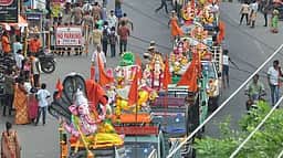 விநாயகா் சிலைகள் ஊா்வலத்தில் மறியல்: இந்து முன்னணி நிா்வாகிகள் மீது வழக்கு