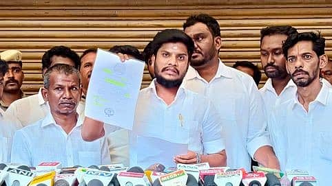 கோயில் நிலங்கள் அபகரிப்புக்கு புகாரளித்தால் நடவடிக்கை: அமைச்சா் சீ. ரமேஷ்