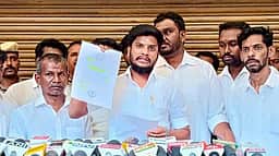 கோயில் நிலங்கள் அபகரிப்புக்கு புகாரளித்தால் நடவடிக்கை: அமைச்சா் சீ. ரமேஷ்
