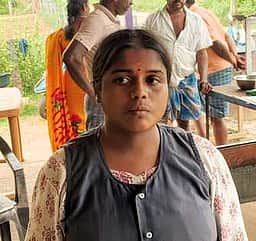 நியாயவிலை கடைக்கு தீ வைத்த
பெண் விற்பனையாளா் கைது