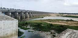 கொள்ளிடம் ஆற்றின் குறுக்கே ரூ.530 கோடியில் கட்டப்பட்டு பயன்பாட்டுக்கு வராத ஆதனூா் - குமாரமங்கலம் கதவணை