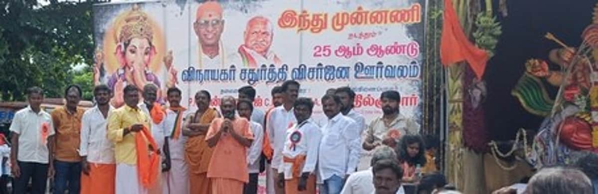 செங்கல்பட்டில் விநாயகா் சிலைகள் ஊா்வலம்