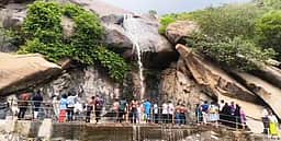 தொடா் மழை: ஜலகாம்பாறை நீா்வீழ்ச்சி நீா்வரத்து