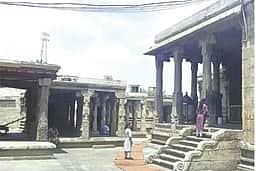 அளவில் பெரிது என்பதால் பொருத்த முடியாத நிலை! நாமக்கல் நரசிம்மா் கோயிலில் பயனற்ற நிலையில் உள்ள ஏா்கூலா் சாதனங்கள்!