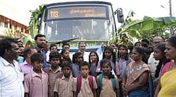 ஆவணிப்பூா் கிராமத்துக்கு பேருந்து சேவை: அமைச்சா் வன்னிஅரசு தொடங்கி வைத்தாா்