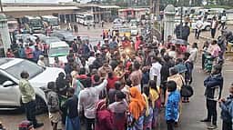 கொடைக்கானல் அருகே பேருந்து வசதி கோரி பொது மக்கள் சாலை மறியல்