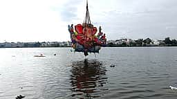 ஒசூா், பாலக்கோட்டில் விநாயகா் சிலைகள் விசா்ஜன ஊா்வலம்
