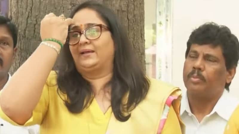 அக்காவை நம்பாமல் யாரை நம்புவது... கண்ணீர் மல்க நடிகை ராதா பேட்டி!