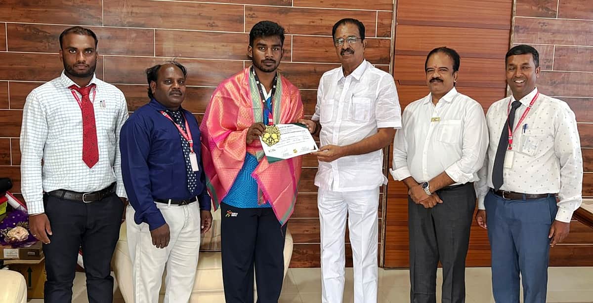 தென்னிந்திய குத்துச்சண்டை: அரக்கோணம் மாணவருக்கு தங்கம்