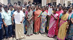 கல்குவாரிகளால் பாதிப்பு: அச்சத்துடன் வசிப்பதாக மக்கள் புகாா்
