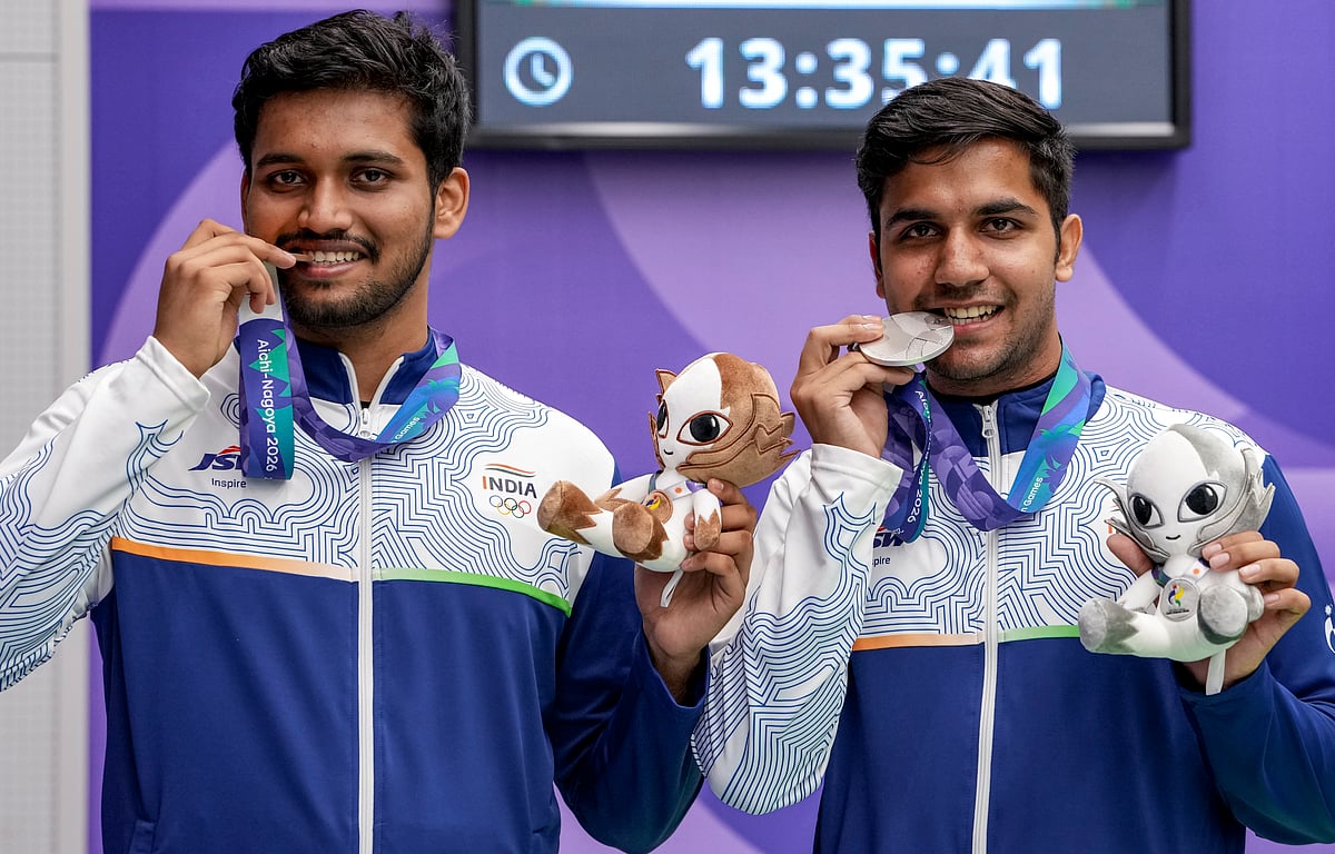ஜப்பானின் நகோயாவில் நடைபெற்று வரும் 20-வது ஆசிய விளையாட்டுப் போட்டியில், ஆண்களுக்கான 10 மீட்டர் ரைபிள் தனிநபர் பிரிவில் இந்தியாவின் ருத்ராங்க்ஷ் பாட்டீல் வெண்கலப் பதக்கத்தையும், ஹிமான்ஷு தில்லான் வெள்ளிப் பதக்கத்தையும் வென்றனர்.