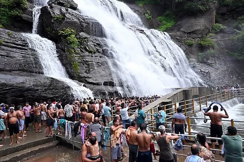 குற்றால அருவிகளில் குளிக்க அனுமதி 