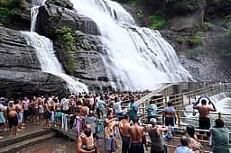 குற்றால அருவிகளில் குளிக்க அனுமதி 