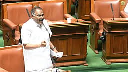 சிறப்பாக பணியாற்றும் அதிகாரிகளுக்கு லஞ்சம் கொடுப்பதில் தவறில்லை! அமைச்சரின் பேச்சு சர்ச்சை!