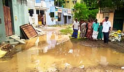 சிதம்பரம் வெளிவட்ட சாலையில் வடிகால் வசதி இல்லை: மக்கள் அவதி