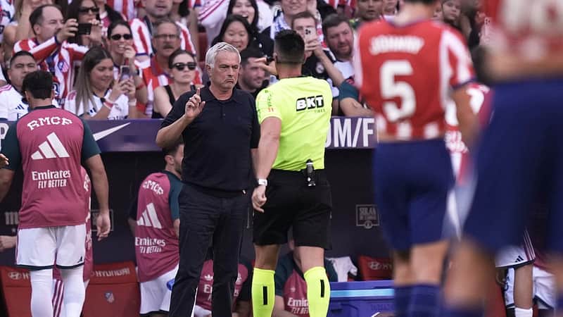 Real Madrid's head coach Jose Mourinho speaks to Referee Miguel Angel Ortiz Arias during a Spanish La Liga soccer match between Atletico Madrid and Real Madrid in Madrid, Sunday, Sept. 20, 2026. (AP Photo/Bernat Armangue)
