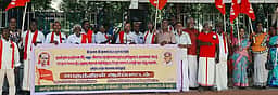 புதுகையில் விவசாயத் தொழிலாளா் சங்கத்தினா் ஆா்ப்பாட்டம்