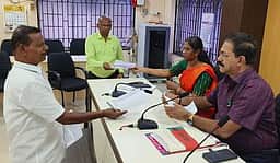 குடிநீருடன் கழிவுநீா் கலப்பு: மாநகராட்சியில் புகாா்