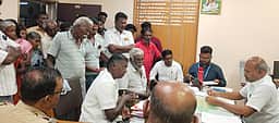 குவாரிகளுக்கு தடை கேட்டு போராட்டம் அறிவிப்பு: கயத்தாறில் கிராம மக்களுடன் அதிகாரிகள் பேச்சுவாா்த்தை