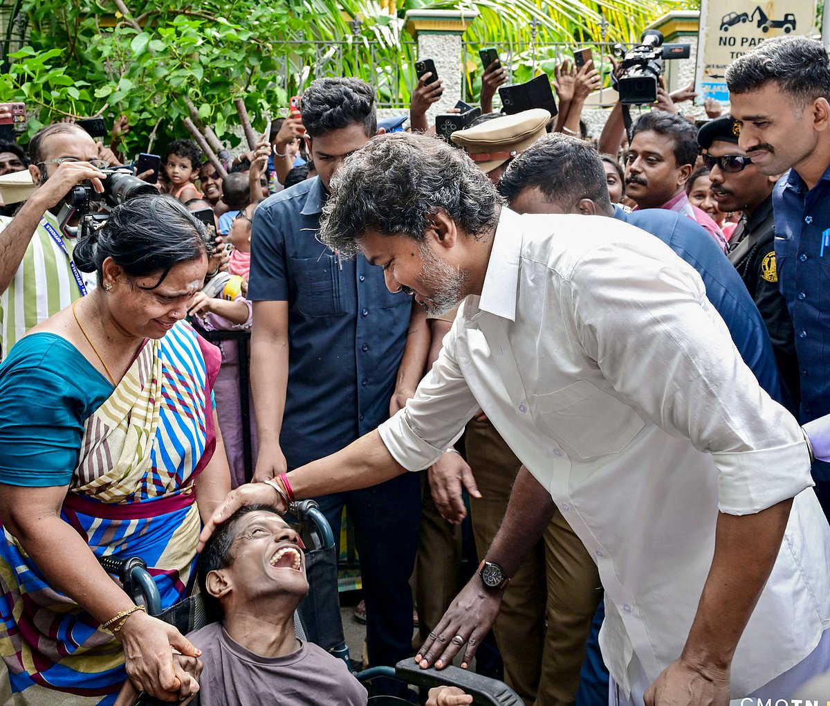 சென்னையில் பெருந்தலைவர் காமராஜர் காலை உணவுத் திட்டம் விரிவாக்கத்தைத் தொடங்கி வைத்த போது தமிழக முதல்வர் விஜய்.