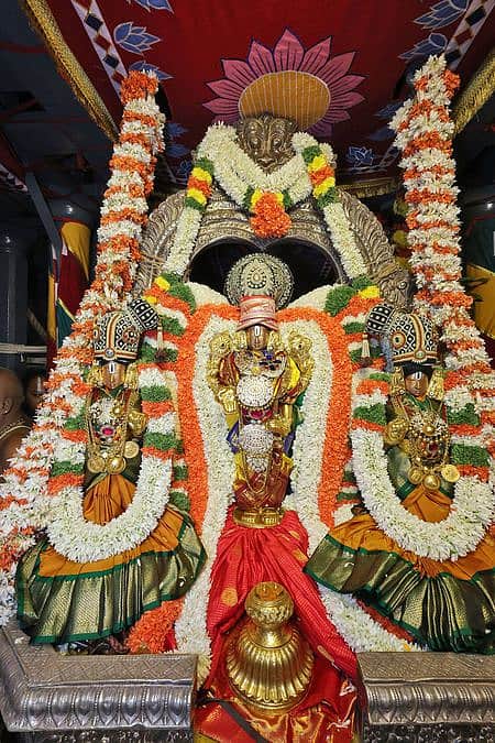 திருமலை பிரம்மோற்சவம்: திருத்தேரில் மலையப்ப சுவாமி உலா