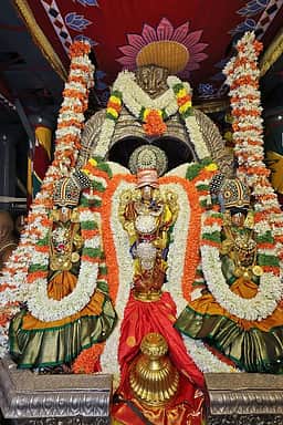 திருமலை பிரம்மோற்சவம்: திருத்தேரில் மலையப்ப சுவாமி உலா